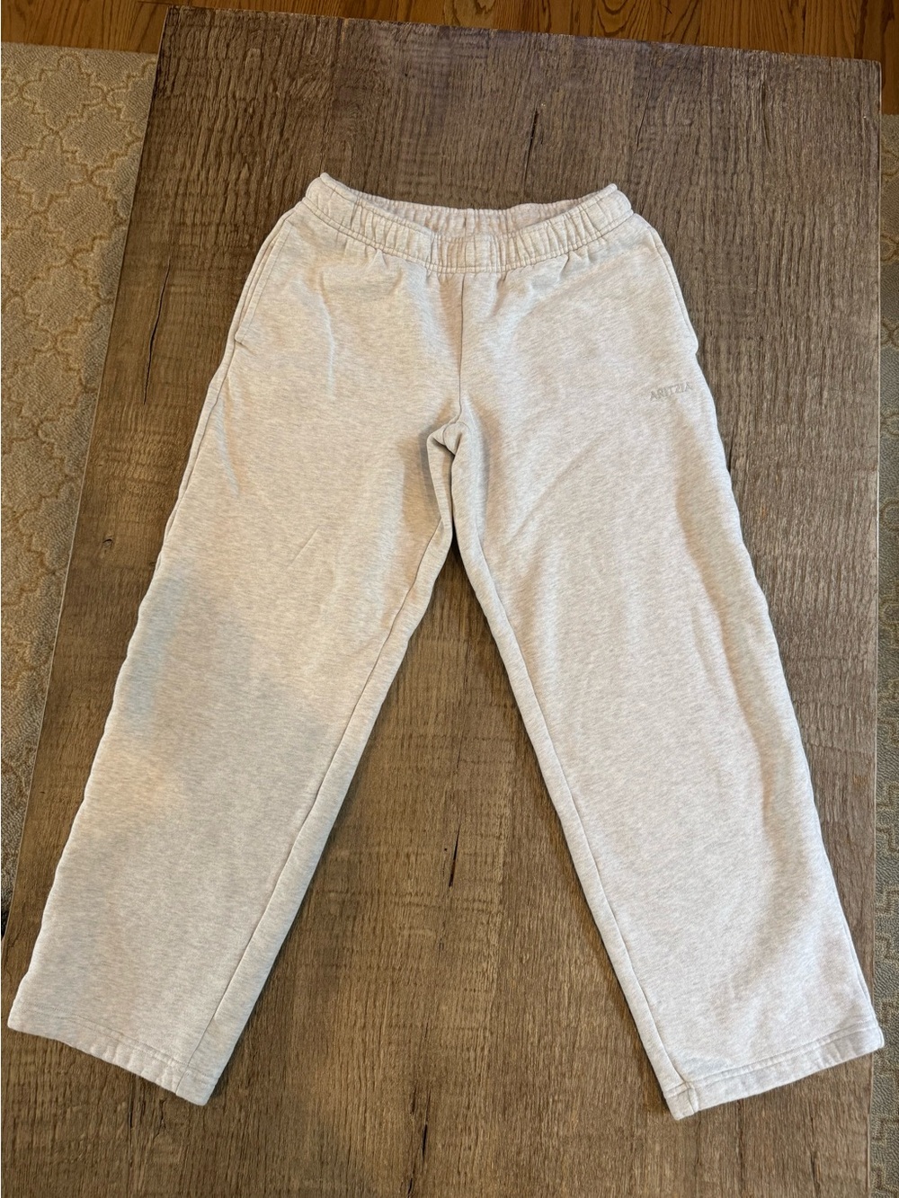 Aritzia Sweatpants Never worn!!